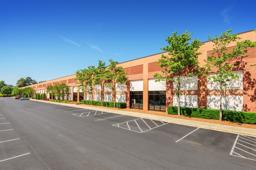 1337 Wood Branch Dr, Charlotte, NC for lease - Building Photo - Image 2 of 3