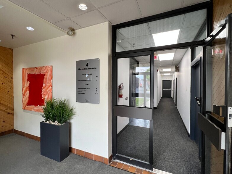 4 Pl Du Commerce, Brossard, QC à louer - Photo intérieure - Image 3 de 10