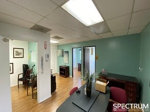 20951-20963 Devonshire St, Chatsworth, CA for lease Interior Photo- Image 2 of 3