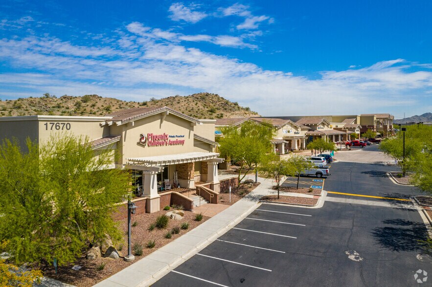 Estrella Pky, Goodyear, AZ à louer - Photo du bâtiment - Image 2 de 12