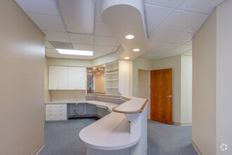 755 S Milwaukee Ave, Libertyville, IL for lease Interior Photo- Image 2 of 7