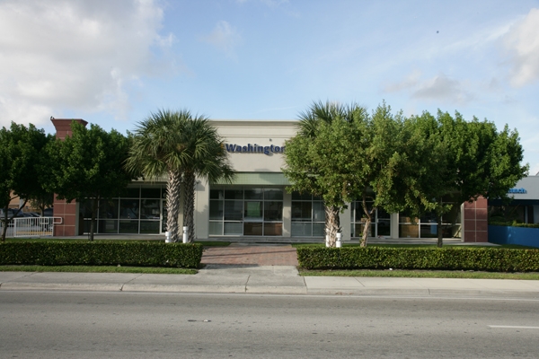 635-637 W 49th St, Hialeah, FL for lease - Building Photo - Image 2 of 3