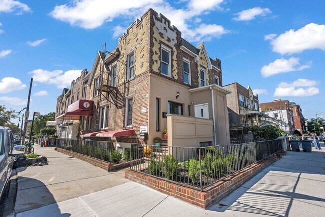 Plus de détails pour 248 Avenue P, Brooklyn, NY - Bureau à vendre