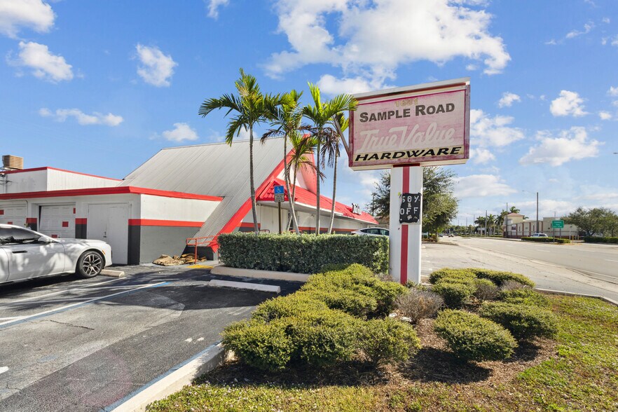 1601 E Sample Rd, Pompano Beach, FL à louer - Photo du bâtiment - Image 3 de 20