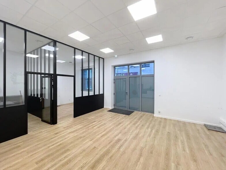 114 Grande Rue De Saint-Clair, Caluire-et-Cuire for lease - Interior Photo - Image 2 of 6