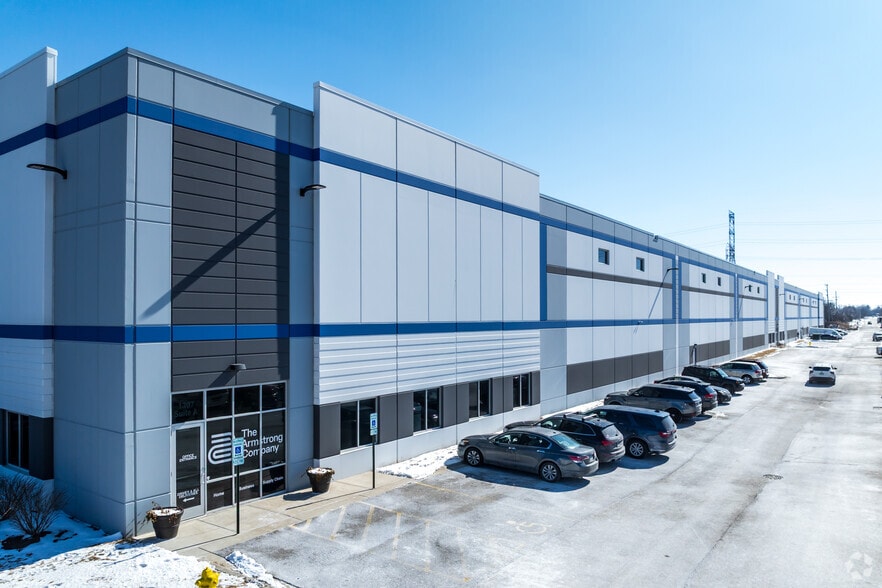 1307 N Lombard Rd, Lombard, IL for lease - Primary Photo - Image 3 of 6