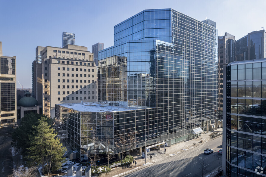 160 Bloor St E, Toronto, ON à louer - Photo du bâtiment - Image 2 de 3