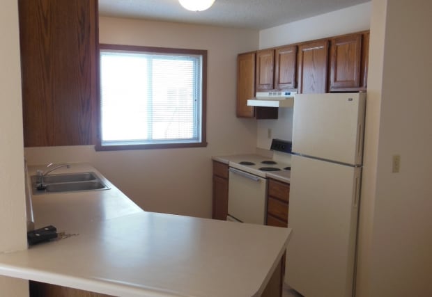 4325 9th Avenue Cir S, Fargo, ND for sale - Interior Photo - Image 2 of 18