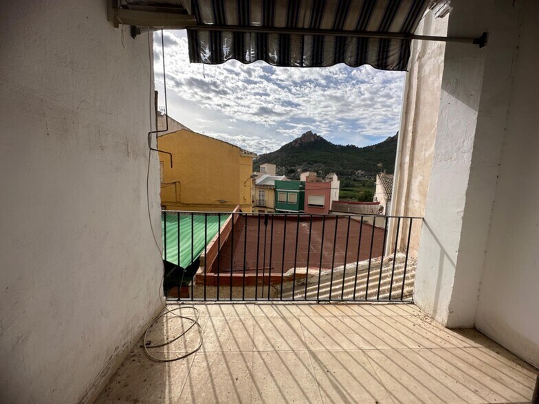 Retail in Cieza for lease - Interior Photo - Image 3 of 13