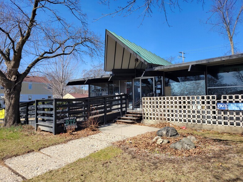 6830 W Villard Ave, Milwaukee, WI à vendre - Photo du bâtiment - Image 2 de 21