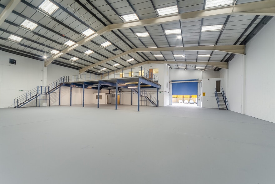 7-9 Manchester Way, Dagenham for lease - Interior Photo - Image 3 of 7