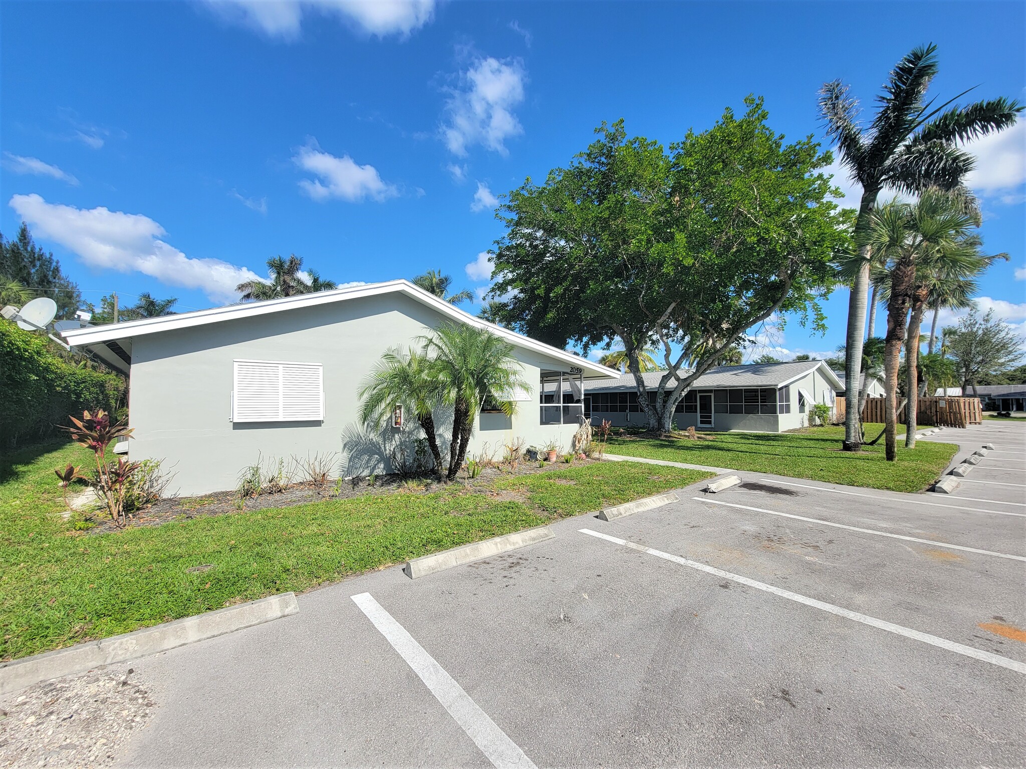 2059 Monroe Ave, Naples, FL à vendre Photo du bâtiment- Image 1 de 1