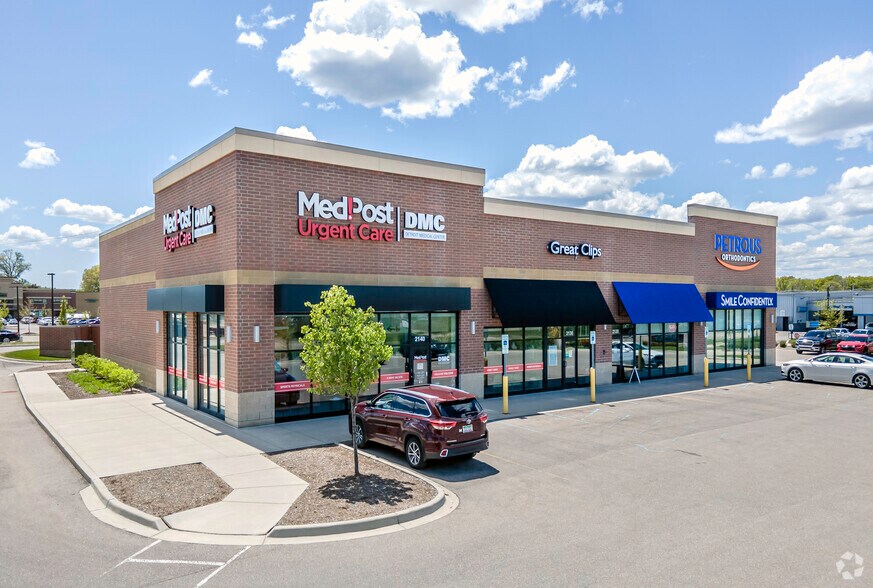 2140 E 12 Mile Rd, Royal Oak, MI à louer - Photo principale - Image 1 de 4