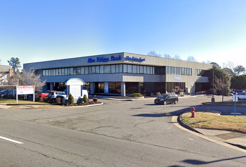 1807 Seminole Trl, Charlottesville, VA à louer - Photo du bâtiment - Image 2 de 8