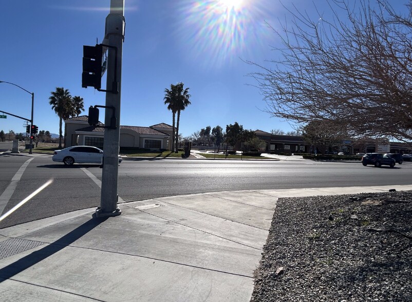 15480 Main St, Hesperia, CA à vendre - Photo du bâtiment - Image 3 de 41