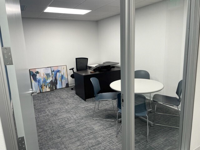 16855 W Bernardo Dr, San Diego, CA à louer - Photo intérieure - Image 3 de 9