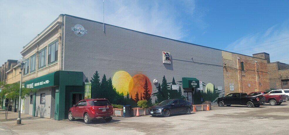 2023 W Superior St, Duluth, MN à vendre - Photo du bâtiment - Image 2 de 46