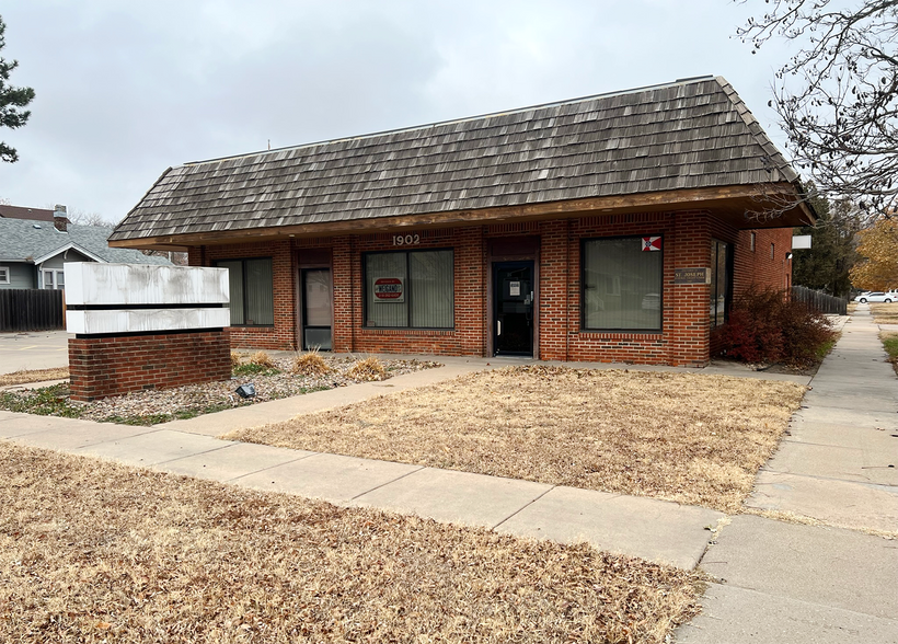 1902 W Douglas Ave, Wichita, KS à vendre - Photo du bâtiment - Image 1 de 1