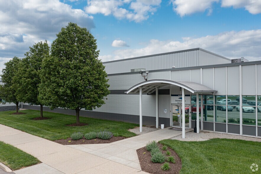 11540-11630 Mosteller Rd, Sharonville, OH à louer - Photo du bâtiment - Image 2 de 5