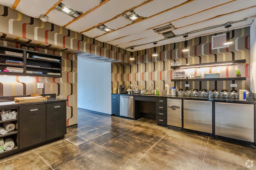 11117 Shady Trl, Dallas, TX for sale - Interior Photo - Image 2 of 8