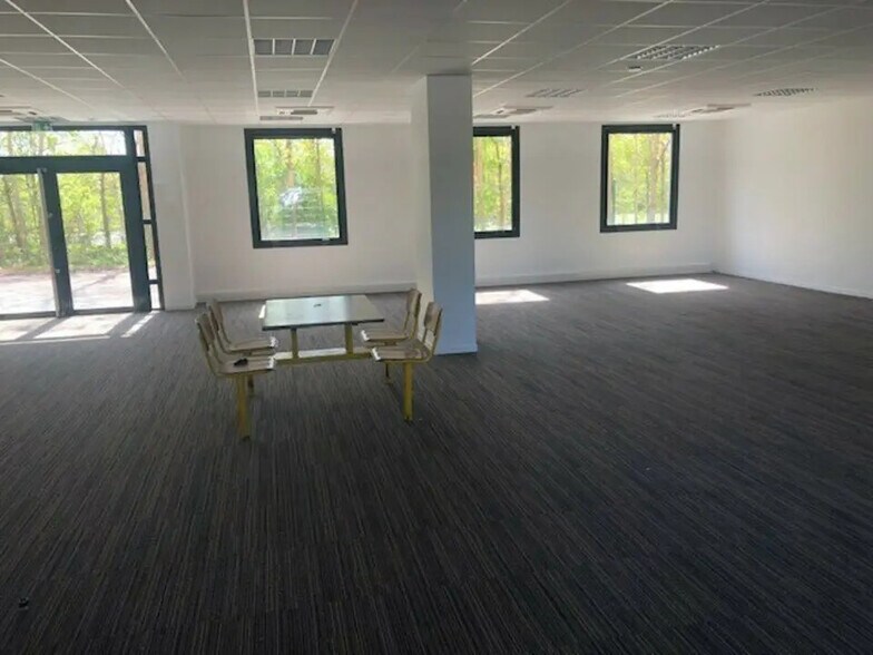 Office in Reims for lease - Building Photo - Image 2 of 5