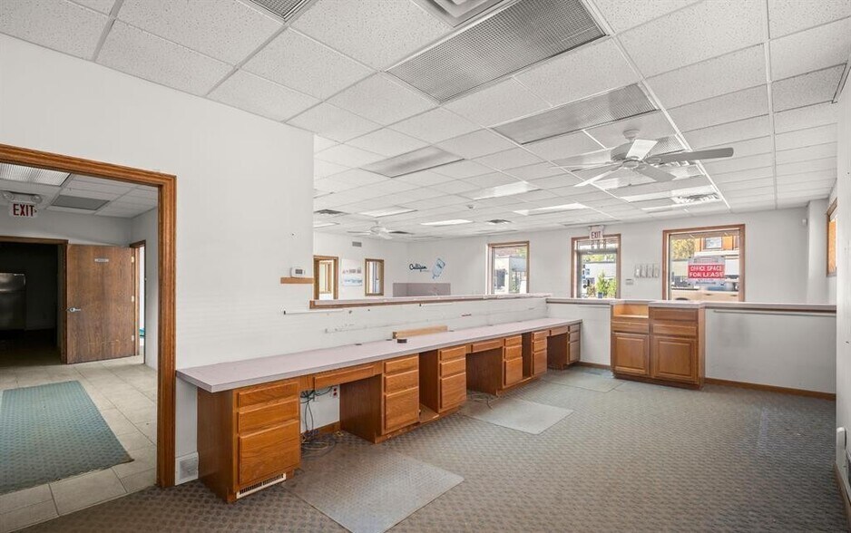 801 W Main St, Owosso, MI à vendre - Photo du bâtiment - Image 2 de 18