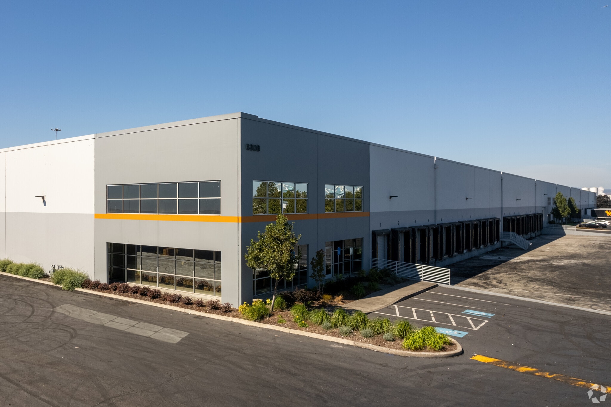 6308-6310 N Marine Dr, Portland, OR for lease Building Photo- Image 1 of 6