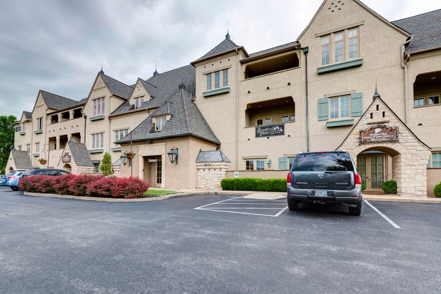 1531 E Bradford Pky, Springfield, MO for sale - Building Photo - Image 2 of 31