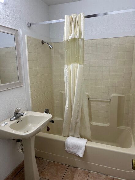 910 Avenue Q, Lubbock, TX for sale - Interior Photo - Image 2 of 8