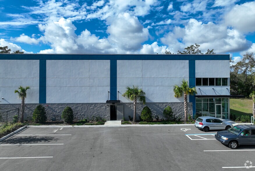 6810 Edgewater Dr, Lockhart, FL à louer - Photo du bâtiment - Image 3 de 7
