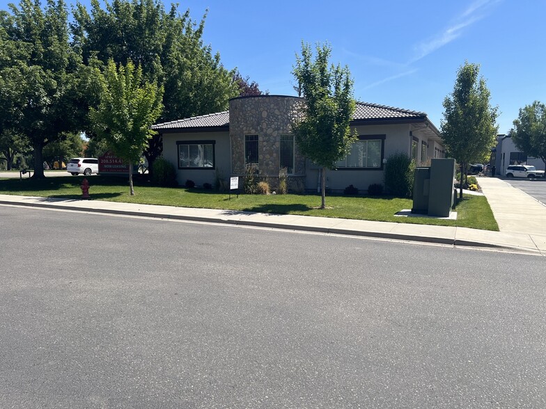 1921 E Overland Rd, Meridian, ID for lease - Building Photo - Image 3 of 11