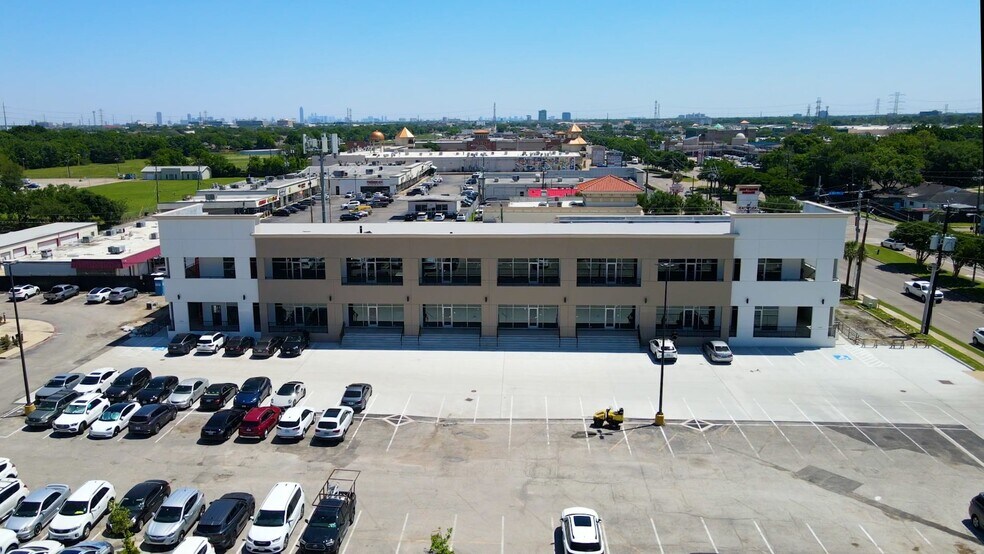 11754 Bellaire Blvd, Houston, TX à louer - Photo du bâtiment - Image 2 de 4