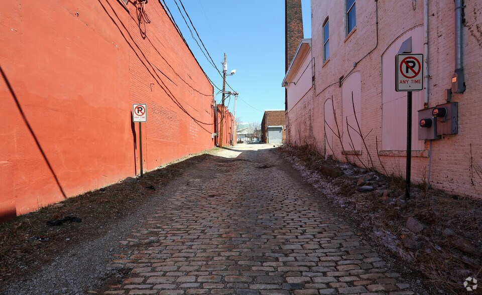 72 Old Granite St, Manchester, NH for sale - Building Photo - Image 3 of 4