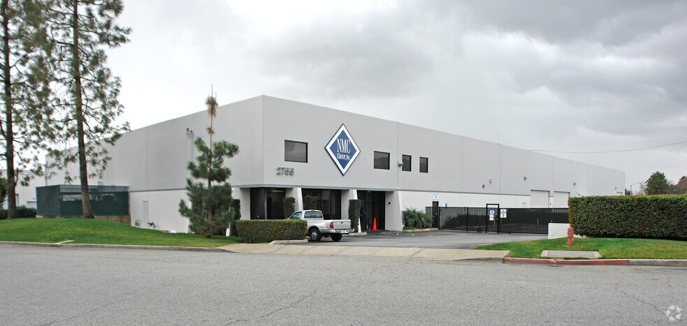 2755 Thompson Creek Rd, Pomona, CA à vendre - Photo du bâtiment - Image 3 de 6