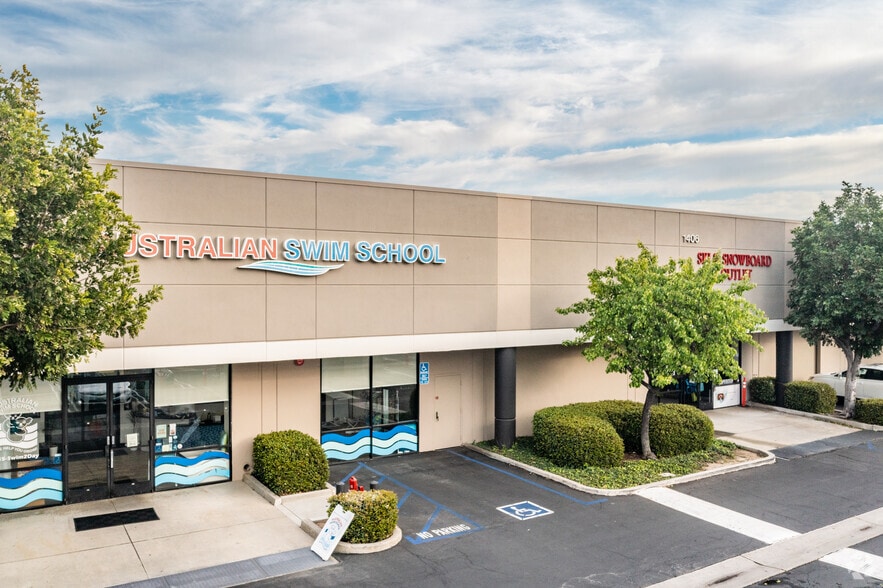 1400-1408 Village Way, Santa Ana, CA for lease - Primary Photo - Image 2 of 5