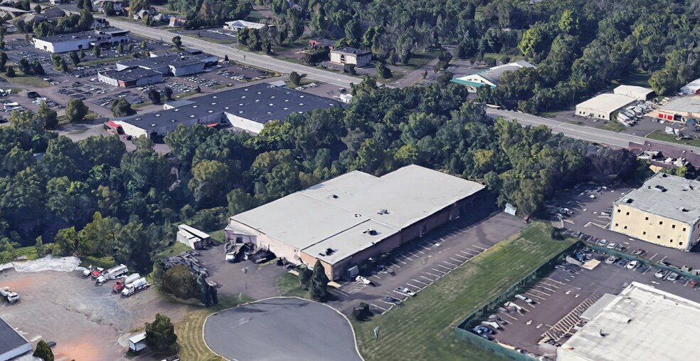 300 Enterprise Ln, Colmar, PA à vendre - Photo du bâtiment - Image 2 de 14
