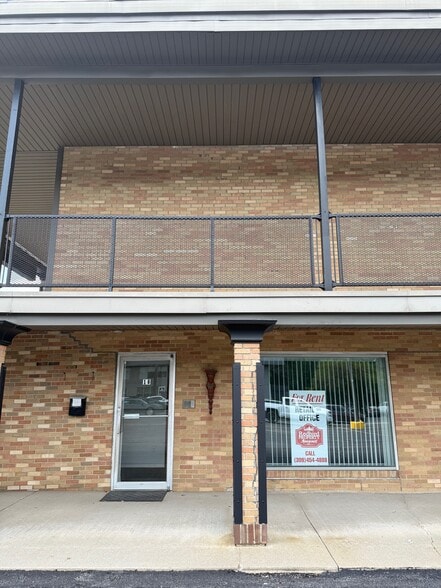 1210-1228 Towanda Ave, Bloomington, IL for lease - Building Photo - Image 2 of 8