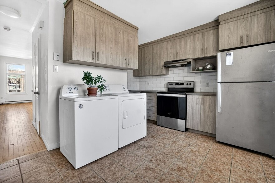 2278-2296 Av Bourbonnière, Montréal, QC for sale - Building Photo - Image 3 of 28