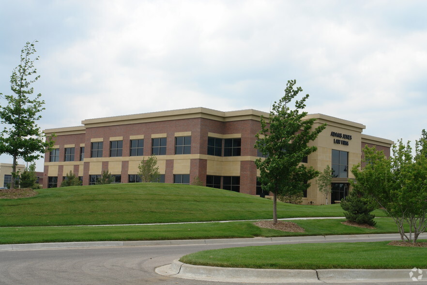 1635 N Waterfront Pky, Wichita, KS for lease - Building Photo - Image 2 of 3