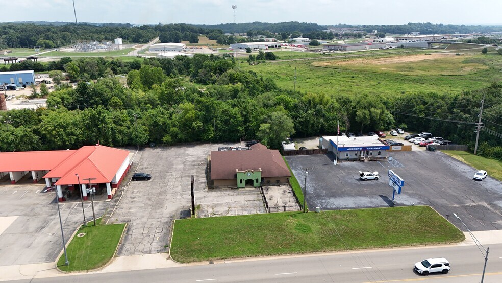 1710 Porter Wagoner Blvd, West Plains, MO à vendre - Photo du bâtiment - Image 2 de 7