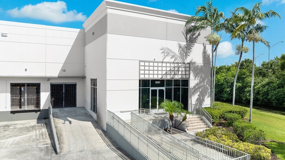 1701-1743 Old Okeechobee Rd, West Palm Beach, FL for lease - Building Photo - Image 1 of 2