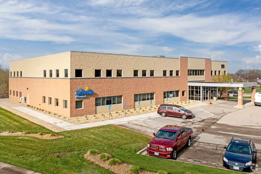 501 E Nicollet Blvd, Burnsville, MN for lease - Building Photo - Image 1 of 6