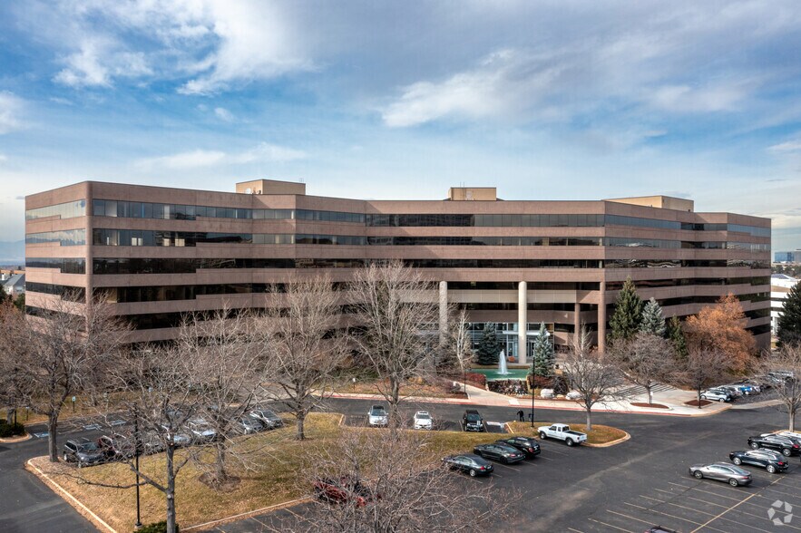 6300 S Syracuse Way, Centennial, CO à louer - Photo du bâtiment - Image 1 de 16