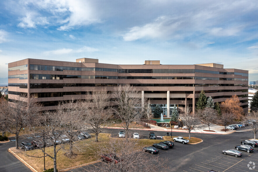 6300 S Syracuse Way, Centennial, CO à louer - Photo du bâtiment - Image 1 de 16