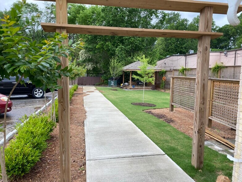 1240 Clairmont Rd, Decatur, GA à louer - Autre - Image 3 de 4