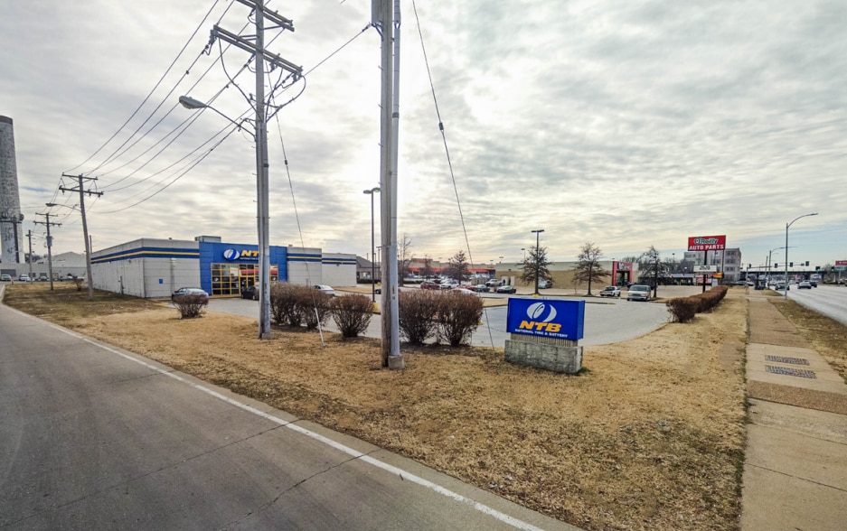3144 S Kingshighway Blvd, Saint Louis, MO for lease - Building Photo - Image 2 of 4