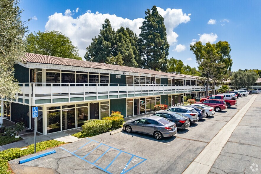 4000 Palos Verdes Dr N, Rolling Hills Estates, CA à louer - Photo du bâtiment - Image 2 de 8