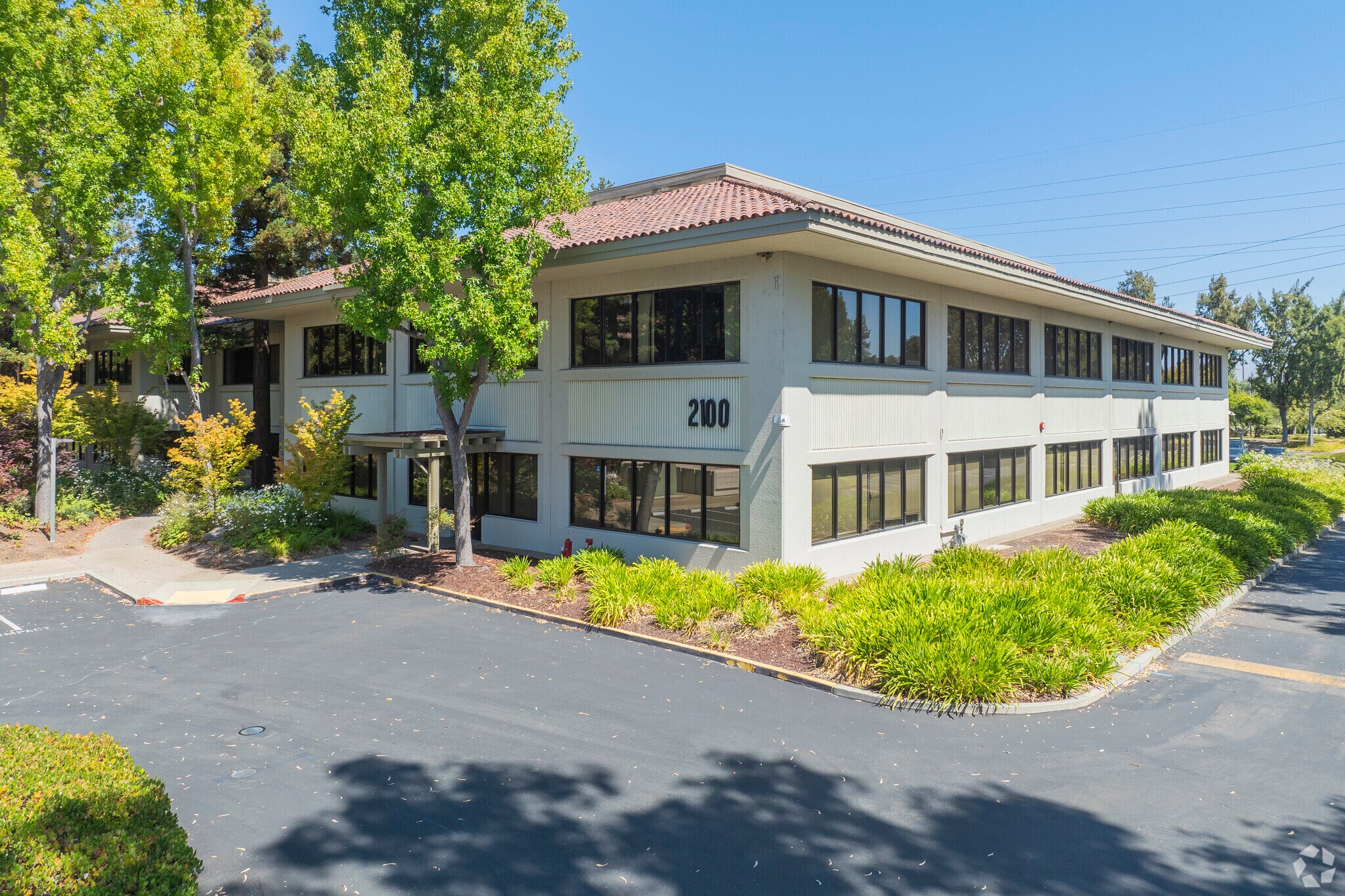 2100 Geng Rd, Palo Alto, CA à louer Photo du bâtiment- Image 1 de 20