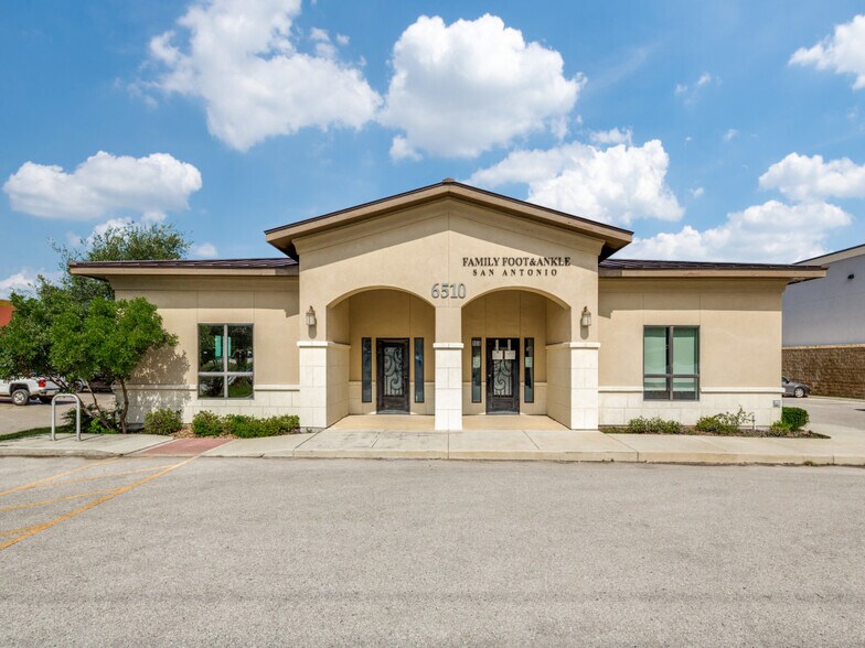 6510 Babcock Rd, San Antonio, TX à louer - Photo du bâtiment - Image 2 de 8