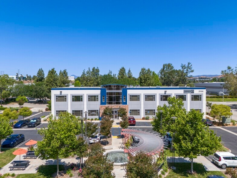 25106 Avenue Tibbitts, Valencia, CA for sale - Primary Photo - Image 1 of 28